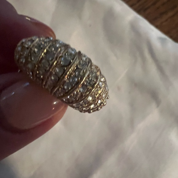 Elegant Gold Hoop Earrings - Picture 4 of 4